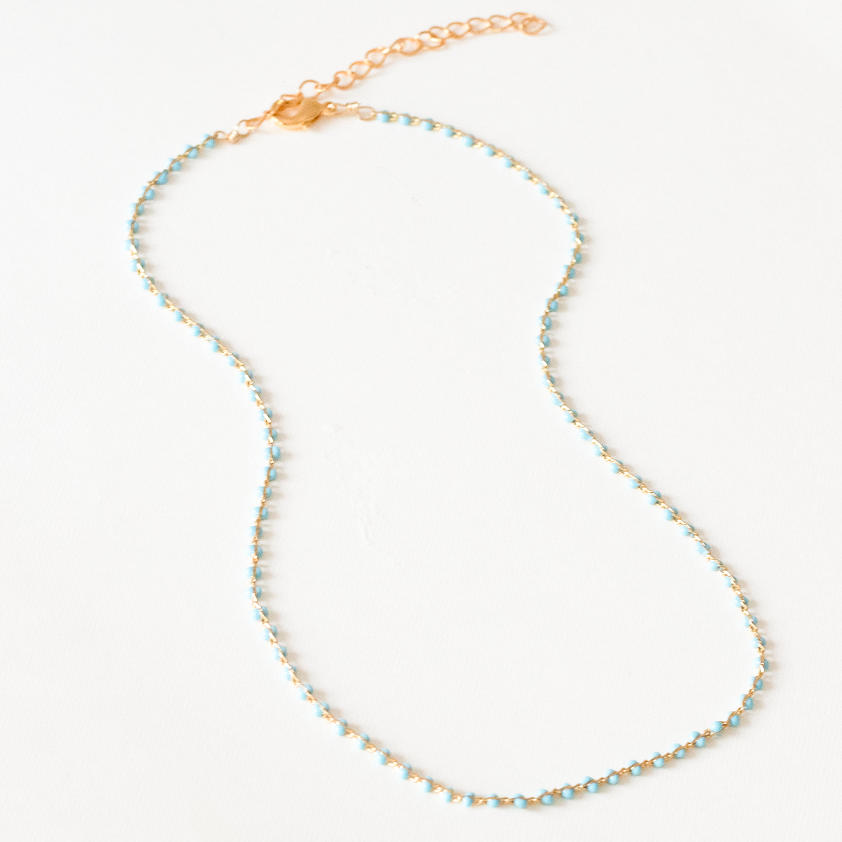 COLLAR PAT AZUL CLARO
