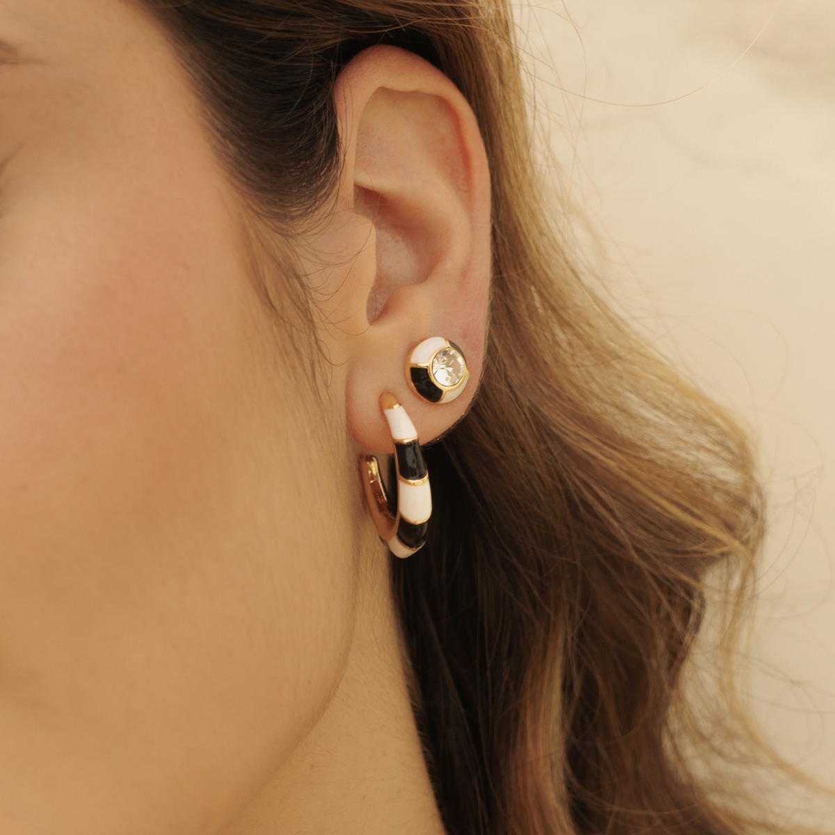 CHROMA EARRINGS - WHITE BLACK