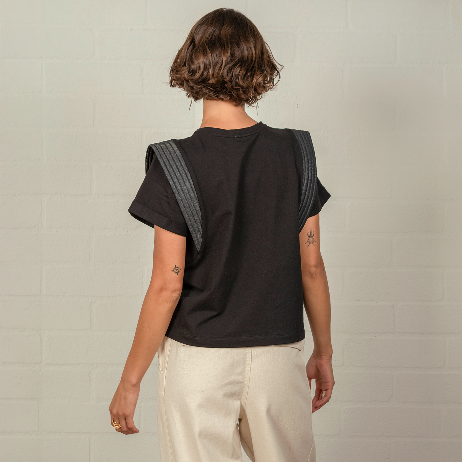 CAMISETA MUSA BLACK AND SHINE