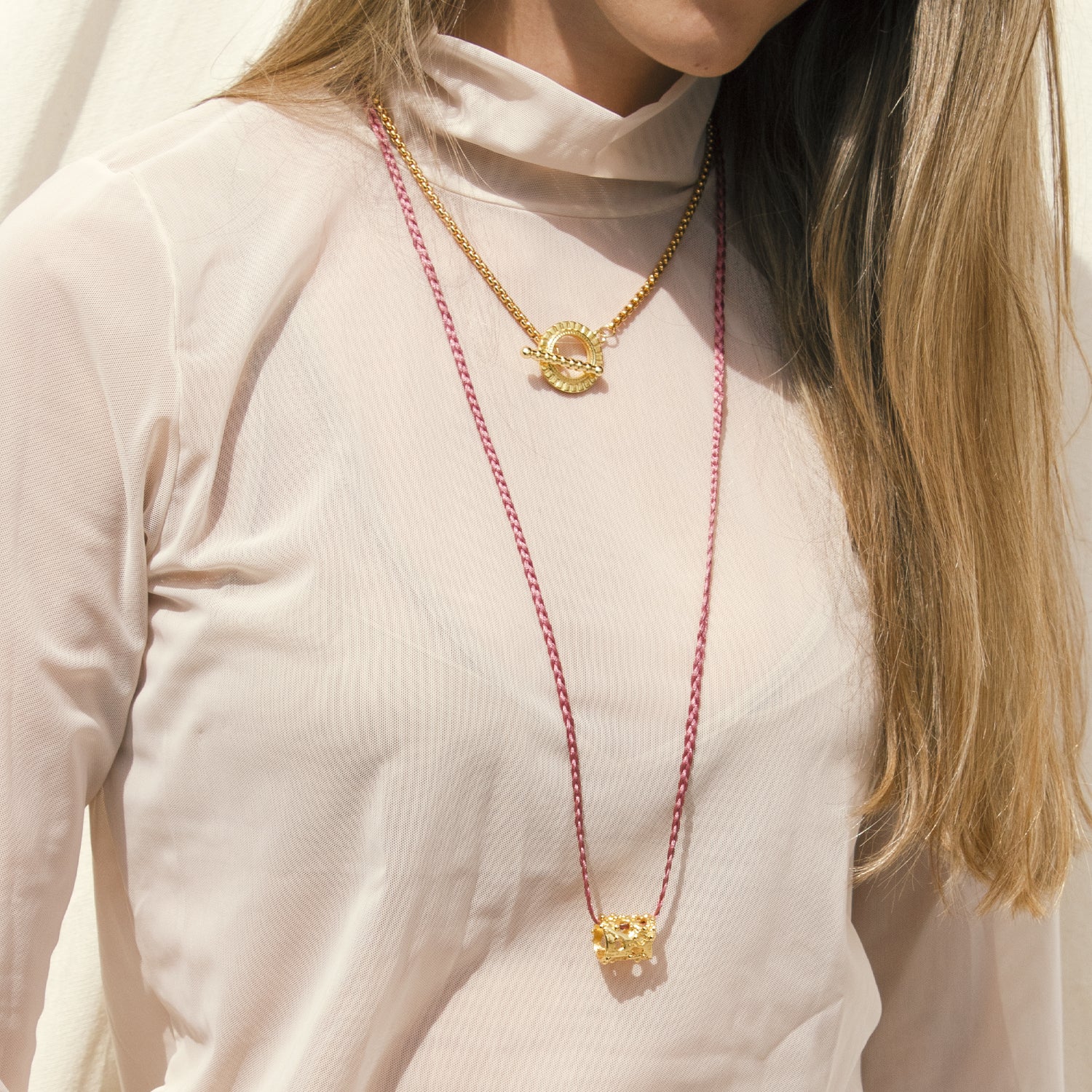 COLLAR ESFORA HILO MAGENTA
