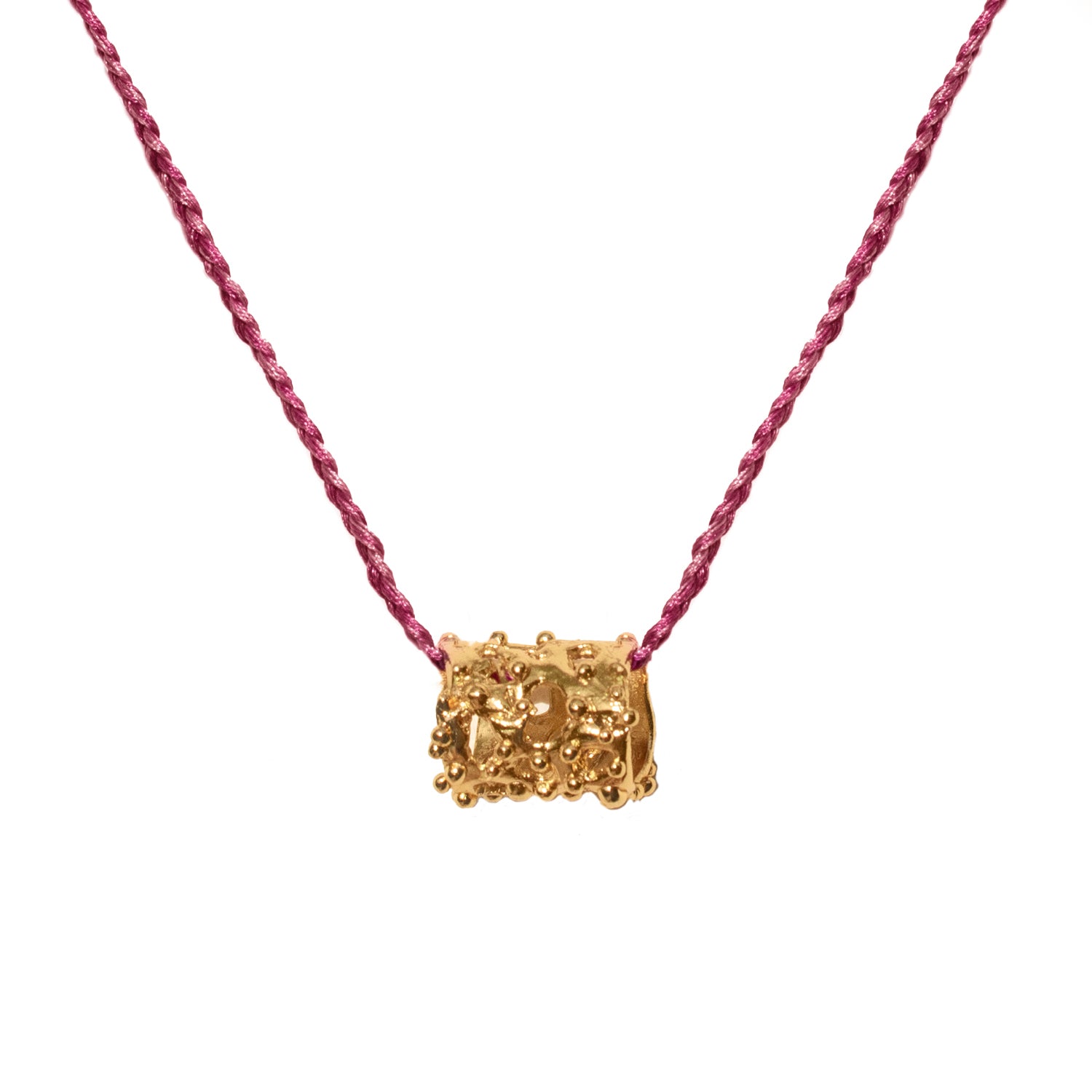 COLLAR ESFORA HILO MAGENTA