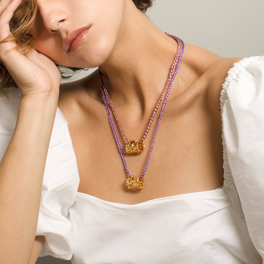 COLLAR ESFORA HILO MAGENTA